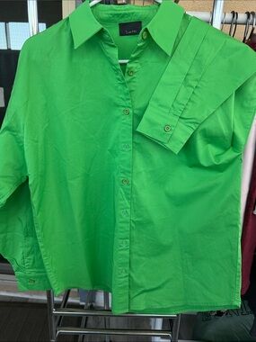 Lumiere Men’s Vibrant Green Button-Up Dress Shirt